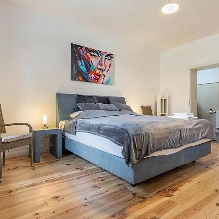 Appartement Mit Wintergarten *